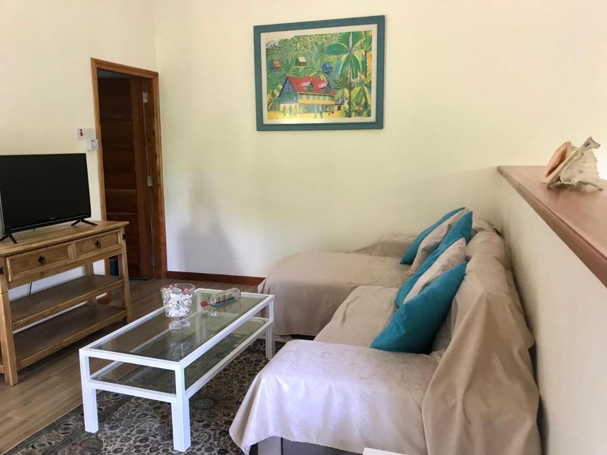Rock And Palm Lodge Self Catering Appartment Baie Lazare  Zewnętrze zdjęcie
